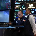 تخارج المستثمرين من صناديق الأسهم العالمية عند أعلى مستوياته في 3 أشهر