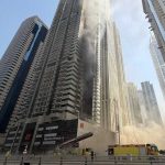 حريق هائل في ناطحة سحاب بدبي (فيديو وصور)
