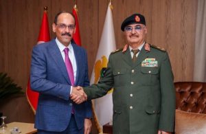 رئيس الاستخبارات التركية يجري محادثات رسمية مع خليفة حفتر في مدينة بنغازي الليبية
