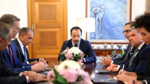 وزير الخارجية و الهجرة و شئون المصريين في الخارج و وزير البترول والثروة المعدنية في قبرص لبحث تسريع ربط حقول الغاز القبرصي بالبنية التحتية المصرية