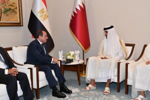 الرئيس السيسي يلتقي الأمير تميم بن حمد ال ثاني في الدوحة