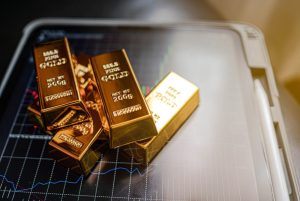 الذهب عند قمة تاريخية وسط توقعات بخفض الفائدة
