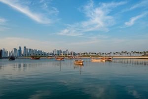 قطر تستأنف أنشطة الملاحة البحرية وتعلق النقل السياحي ليلا