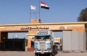 مصر ترسل مساعدات إلى غزة بعد اتفاق وقف إطلاق النار