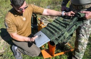 شركة روسية تنتج سترة واقية “غير مرئية”