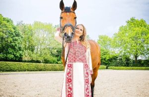 فارسة فلسطينية تحقق إنجازا تاريخيا في اتحاد الفروسية العالمي